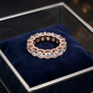 Anillo de Lujo Unisex de Plata 925 Chapado en Oro, Estilo Hip Hop, con Moissanita de Corte Princesa y Engaste de Garras, Diseño Geométrico, para Boda - Product Image 1