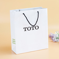 Sac en papier blanc imprimé personnalisé avec logo noir Sac cadeau recyclable pour vêtement de luxe avec poignée en corde pour chaussures