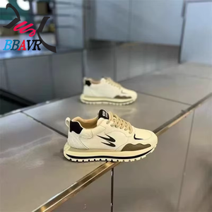 Baskets blanches tendance pour hommes, style décontracté printanier, avec plateforme antidérapante et doublure en maille, idéales pour les étudiants - Product Image 2