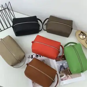 Borsa per il trucco di pelle vegana Cusstomized all'ingrosso di grande capacità da viaggio borsa cosmetica portatile per le donne