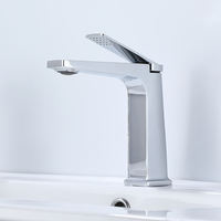 Robinet de salle de bain moderne carré à poignée unique, mitigeur de lavabo chaud/froid chromé poli à poser sur comptoir avec valve en céramique