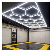 Système d'éclairage professionnel hexagonal à LED avec 3000K/4000K/6500K, idéal pour les ateliers de carrosserie et les centres de préparation de véhicules
