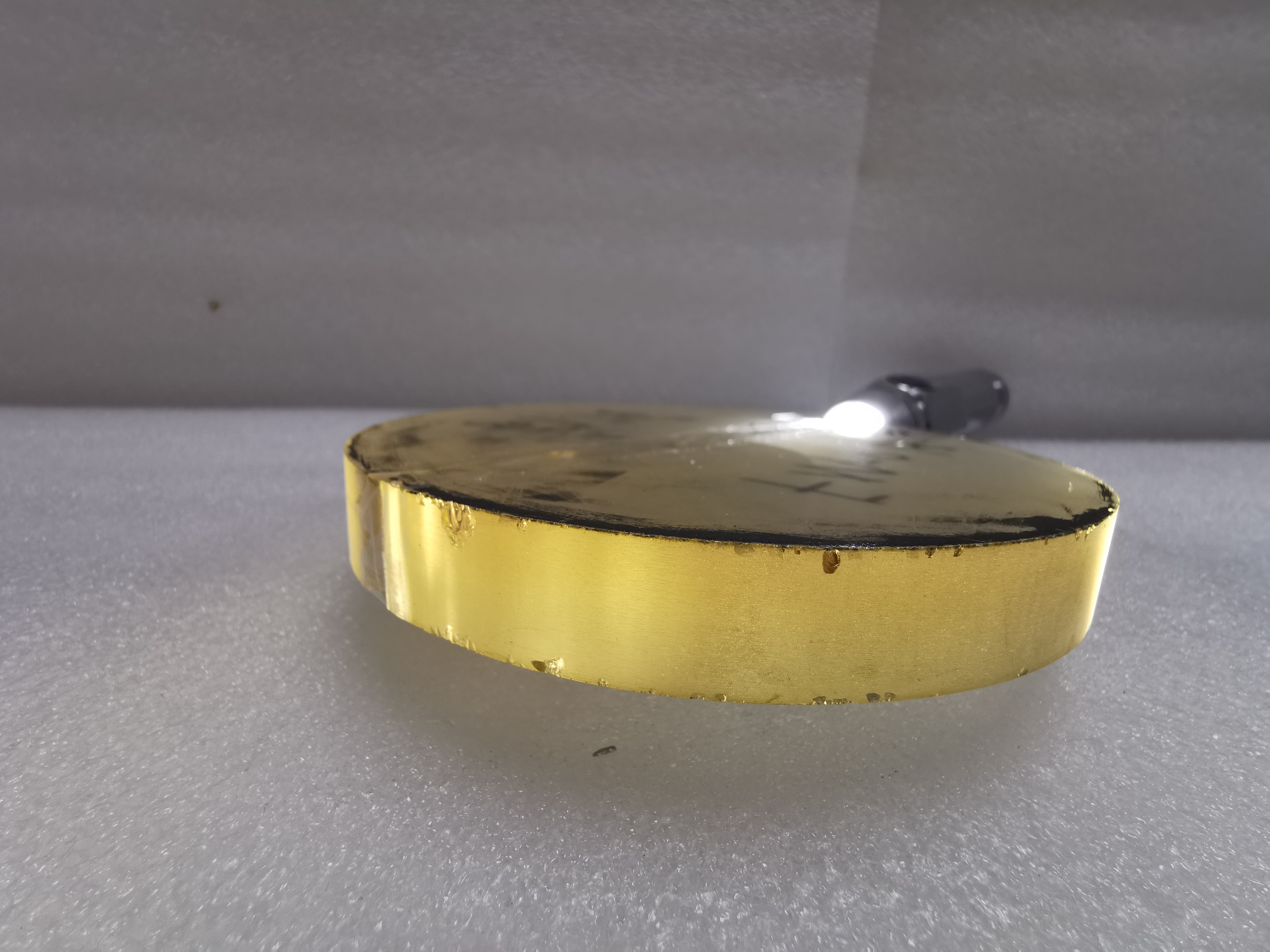 สีเหลืองมอสซาไนต์หยาบ