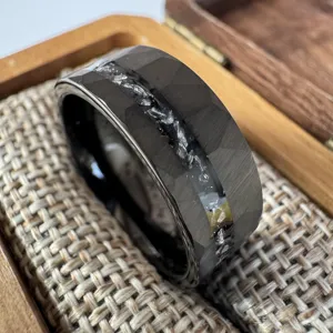 Gioielli MACHO Custom 8mm placcato nero Meteorite di tungsteno martellato fede nuziale per gli uomini delle donne