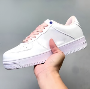 Chaussures classiques BAPES STAR - Une chaussure décontractée élégante à plateforme et semelle épaisse, conçue pour les jeunes filles, offrant une excellente tenue. - Product Image 5