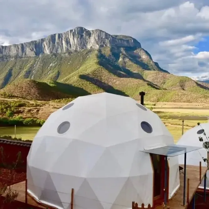 निविड़ अंधकार पीवीसी गरम पर्यावरण होटल सजावट Prefab पारदर्शी Geodesic गोल गुंबद Glamping तम्बू घर रेगिस्तान तम्बू