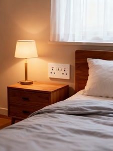 <strong>UK</strong> Standard Durable White Double <strong>13A</strong> Single Pole Plastic <strong>Socket</strong> with Light Suitable for Modern Home Office Hotel Rooms - Product Image 5