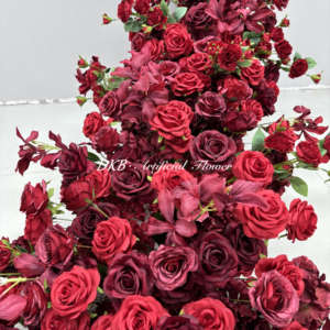 โต๊ะประดับดอกกุหลาบประดิษฐ์แถวแต่งงานสีแดงแบบปรับแต่งลายดอกไม้ประดับโต๊ะโต๊ะประดับทางเดิน - Product Image 6