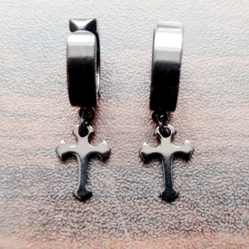 Une paire de croix épaisses en argent