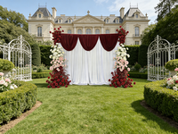 Wedkey Rideau de fond de scène rouge foncé soyeux et sans plis, en polyester et élasthanne, pour la photographie de mariages et la décoration tendance
