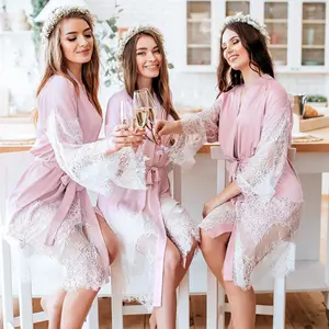 새로운 디자인 럭셔리 핑크 레이스 트림 긴 목욕 가운 여성 잠옷 웨딩 신부 들러리 잠옷 새틴 가운