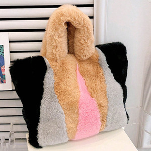 Tas Tangan Berbulu Kasual Kapasitas Besar Desain Baru Selempang Belanja Perjalanan Tas Jinjing Berbulu Wanita - Product Image 1