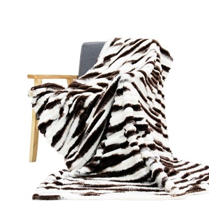 Manta de Felpa de Conejo para Sofá, Cálida y Acogedora para el Invierno, de Zhengtai - Product Image 6