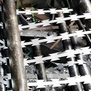 Fil <span class=keywords><strong>barbelé</strong></span> galvanisé durable pour la sécurité extérieure, anti-escalade et haute résistance à la traction - Product Image 3