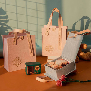 Caja de regalo rígida rosa rectangular con asa, forro de satén y logotipo estampado en caliente para empaque de cosméticos - Product Image 5