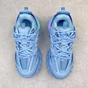 L'homme porte des baskets LED élégantes de la luxueuse marque de créateurs High Quality Fashionable Casual Shoes. - Product Image 2