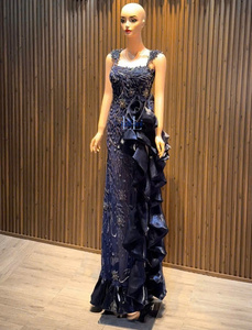 Vestido de Mujer con Silueta de Sirena de Lujo, Seda de Alta Gama, Diseño Floral con Pedrería, Estilo Urbano, Antiarrugas, Hecho en Hanói - Product Image 4