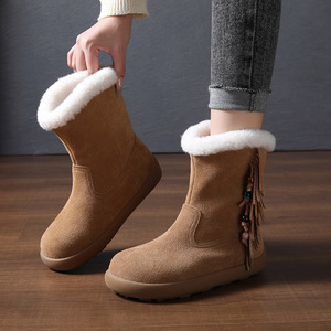 Bottines d'hiver douillettes en daim camel à franges pour femmes - Product Image 3