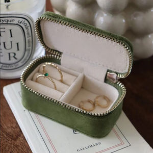 Boîte à bijoux de luxe portable en velours avec fermeture éclair, personnalisable avec logo, pour le rangement et la présentation de colliers, boucles d'oreilles et bracelets - Product Image 2