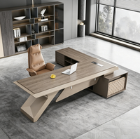 Bureau de direction moderne de luxe avec armoire latérale, table d'ordinateur en bois en forme de L pour PDG et managers
