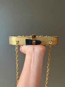 กระเป๋าคลัทช์เรซิ่นทันสมัยสำหรับผู้หญิง ด้วยวัสดุที่ทนทาน ดีไซน์น้ำหนักเบา และการตกแต่งที่หรูหรา เหมาะสำหรับงานปาร์ตี้ - Product Image 2