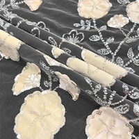 Tissu brodé en maille 3D en velours avec fleurs, sequins, perles et broderie tubulaire, 100% acrylique, résistant à l'abrasion, avec flocage et appliqué