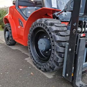 Forklift 4x4 China, Penggerak Empat Roda, Forklift Segala Medan, Truk 3 Ton, Peralatan Penanganan, Cocok untuk Diesel, Rumah, dan Pertanian - Product Image 5