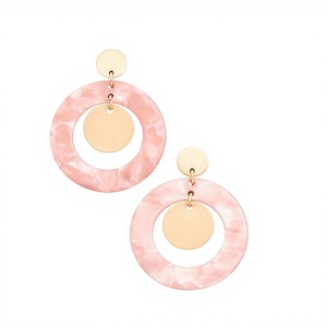 Boucles d'oreilles créoles géométriques colorées en résine 2026 pour femmes, bijoux de fête tendance, boucles d'oreilles statement en acrylique lucite d'Inde pour filles - Product Image 5