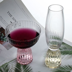 Vente spéciale artisanale à la main, ensemble unique de verres à vin et à champagne à rayures verticales - Product Image 2