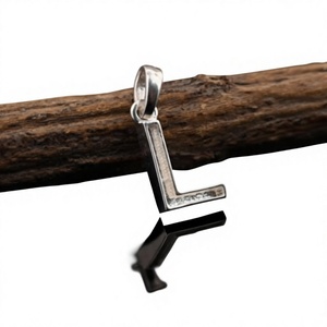 Colgante de Plata de Ley 925 Ecológico Chapado en Oro con Letra L, Joyería Personalizada con Iniciales, Bandeja en Blanco para Insertar - Product Image 1