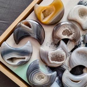 Vente en gros de pierres de cristal naturelles en agate druzy de style bohème sculptées à la main pour des décorations d'intérieur uniques et des cadeaux de fêtes - Product Image 4