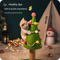 Arbre à chat de Noël, tour à gratter en sisal avec base confortable et ornements suspendus, griffoir festif pour chat