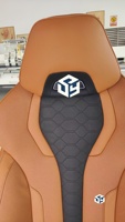 Sarung Jok Kulit Depan dan Belakang Warna Hitam dan Biru dengan Latar Belakang Merah untuk BMW