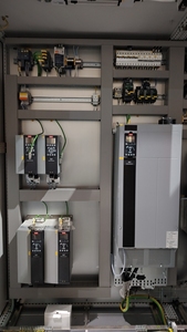 ระบบควบคุมไดรฟ์ความถี่แปรผันสำหรับอุตสาหกรรม UL508A 4X ที่ปรับแต่งได้ตามความต้องการจากโรงงาน - Product Image 1