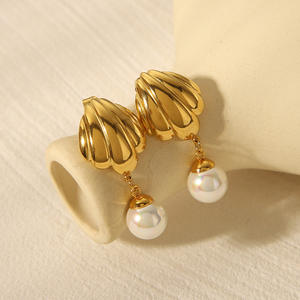 Orecchini Pendenti in Acciaio Inossidabile Placcato Oro 18K con Diamanti, Design di Alta Moda con Elementi Marini per Varie Occasioni - Product Image 1