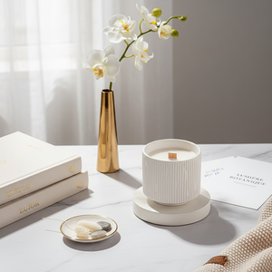 Arovi - Bougie artisanale en céramique blanche Pantone, à la soja, aromathérapie, mèche en bois, bougie pour la Saint-Valentin, bougie de fête et parfum d'intérieur - Product Image 3