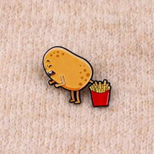 En gros, Broche en émail amusante en forme de frites de pommes de terre de dessin animé, Badge de revers créatif en forme de légume, Décoration pour sac, Cadeau de mode - Product Image 1