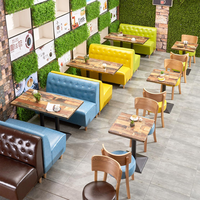 Canapé de style vintage de luxe pour mobilier commercial avec tables et chaises, ensemble de canapés et tables en cuir rétro pour café et salon de thé