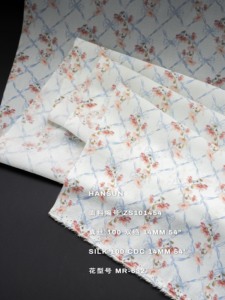 100% soie tissu rose pastel à bleu dégradé avec motif géométrique floral idéal pour les vêtements de printemps/été des femmes - Product Image 2