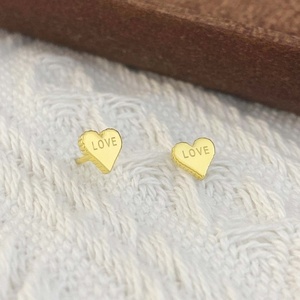 Pendientes de Corazón Pequeño con Grabado Láser, Chapados en Oro de 18K, Personalizables al por Mayor para Mujer - Product Image 2