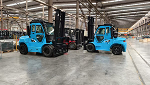 Montacargas <span class=keywords><strong>SNSC</strong></span> de 7 Toneladas, Montacargas Diésel <span class=keywords><strong>FD70</strong></span> de 7000 kg con Pinza para Rollos de Papel en Venta - Product Image 4