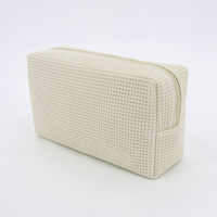 Trousse de toilette personnalisée brodée en tissu gaufré pour voyage Trousse de maquillage cosmétique gaufré avec lettres personnalisées Trousse de beauté