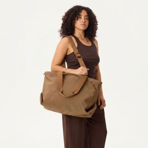 Sac fourre-tout vintage personnalisé pour femme, grand format, en polyester durable, avec logo imprimé sur mesure, idéal pour le shopping et les voyages, pour un usage quotidien - Product Image 2