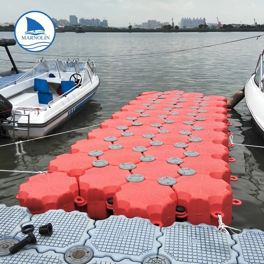 Facile à assembler HDPE hexagonal hexagonal ponton flottant plate-forme de ponton flottant parc aquatique cubes