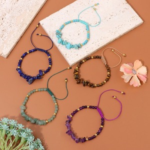Usine En Gros À La Main Cristal De Guérison Boho 5-8mm Améthyste Turquoise Rose Quartz Pierre Chips Gravier <span class=keywords><strong>avec</strong></span> <span class=keywords><strong>Bracelet</strong></span> De Perles D'or - Product Image 2