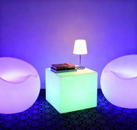 Chaises modernes en plastique à LED pour intérieur/extérieur en forme de pomme avec télécommande et changement de couleur pour les boîtes de nuit, les salons, les maisons et les hôtels