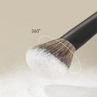 MSQ Pinceau de maquillage simple végétalien manche en bois synthétique pour outil de beauté pour le visage compatible avec les cheveux synthétiques et le fard à joues en poudre