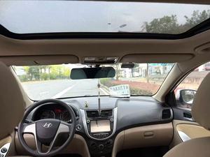 Auto Usado en Venta, Hyundai Reina 2015, 1.4L Manual <span class=keywords><strong>CLS</strong></span>, Sedán Usado, Volante a la Izquierda, Gasolina, 95hp, Excelente Estado - Product Image 4