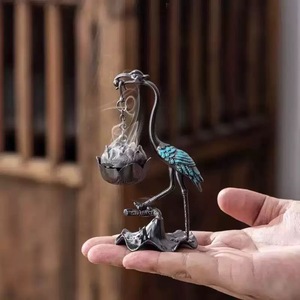 1 pièce Brûleur d'encens en alliage en forme de <span class=keywords><strong>petit</strong></span> grue et de lotus, créatif, pour la maison, brûleur d'arômes décoratif suspendu, pour encens au bois de santal - Product Image 1