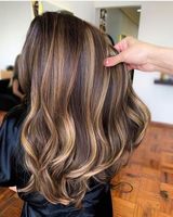 Wig Eropa Gaya Tanpa Lem Ombre Warna Coklat Gelombang Besar Penuh Virgin Rambut Manusia Transparan Renda Wig Depan